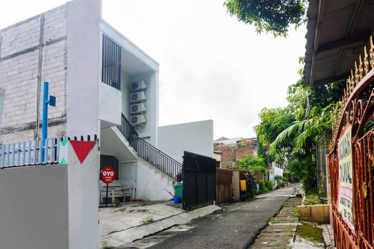 Super Oyo 91074 Stariez Senen Syariah Hotel Jakarta Eksteriør billede
